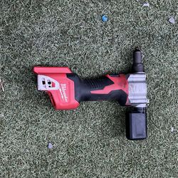 12V Milwaukee rivet tool