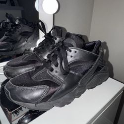 Black Nike Huarache