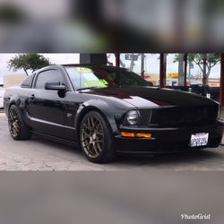 2006 FORD MUSTANG GR MANUAL DELUXE $1.495 DOWN PAYMENT TODOS CALIFICAN TITULÓ LIMPIO CARFAX DISPONIBLE