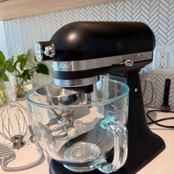 Black Kitchen Aid Mixer