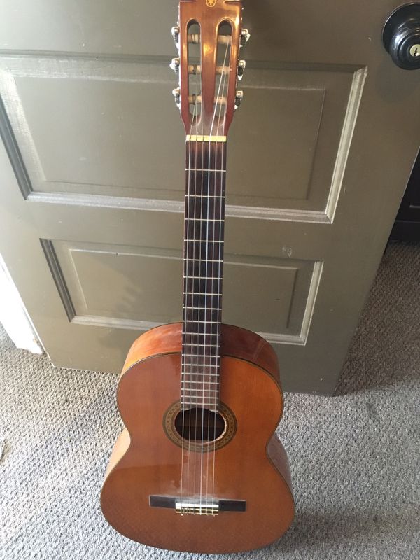 Yamaha nylon string classical guitar for Sale in Huntington Beach, CA OfferUp