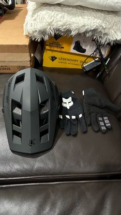 Fox gloves and bat fox helmet
