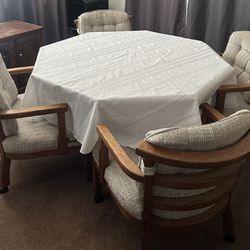 Table + 4 Cushioned Rolling Chairs + Padded Protector Tabletop Cover - See Pics + Description 