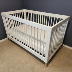 Brand New White Delta Baby Crib / Bed w/ Premium Mattress & Sheets, Converts to Toddler Bed