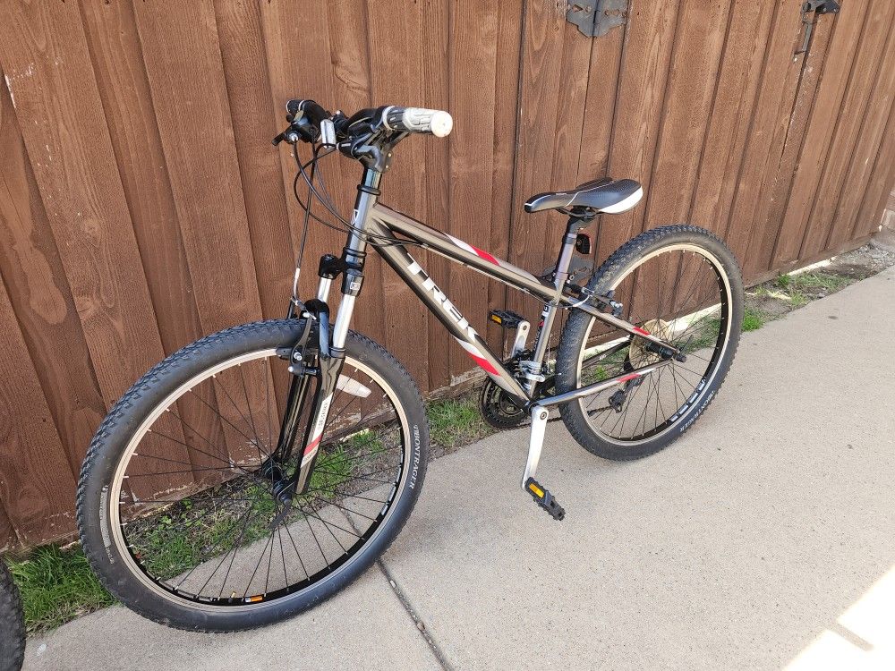 2 Hard Tail Mountain Bike 