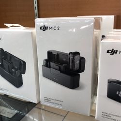 DJI Mic 2 2-Person Compact Digital Wireless Microphone System/Recorder for Camera & Smartphone (2.4 GHz)