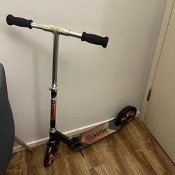 Razor Scooter! Great condition!