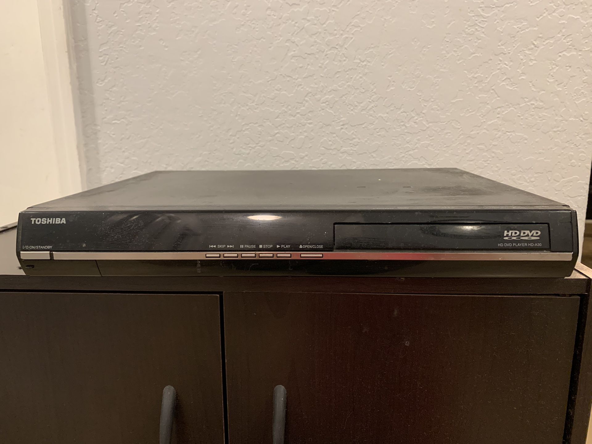 HD DVD PLAYER WITH 29 MOVIES - make me an offer MUST SELL ASAP