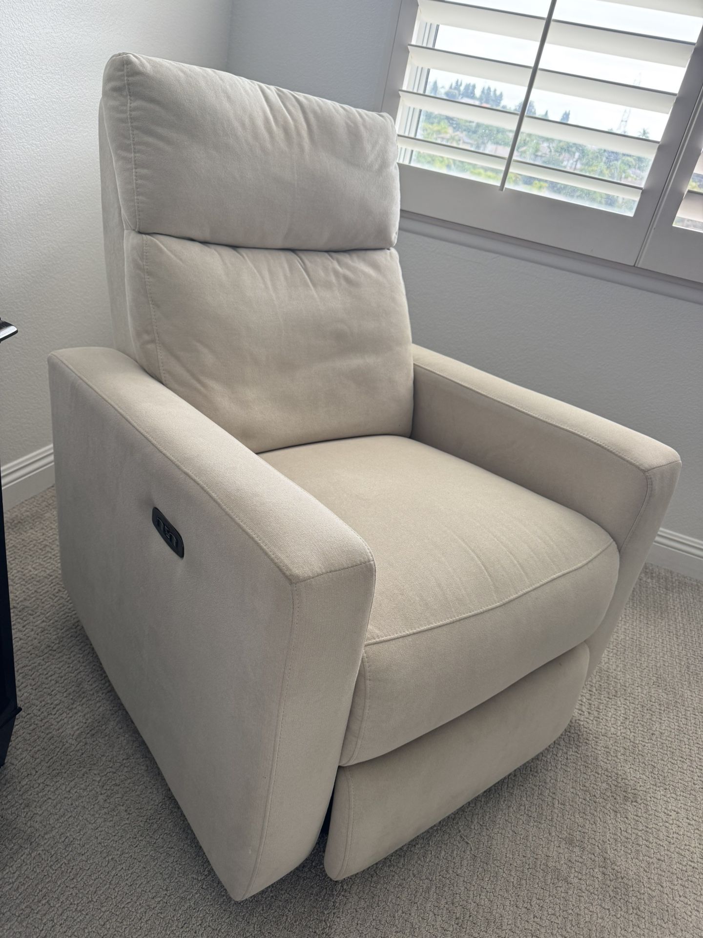 Automatic Recliner Chair - Great Condition!