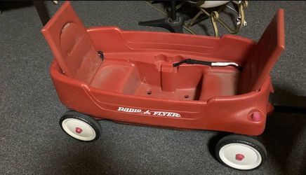 Radio Flyer wagon in excellent condition - just needs a cleaning from being in storage
