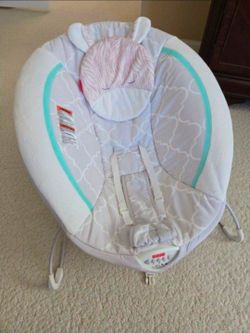 Fisher Price infant baby rocker with vibrations