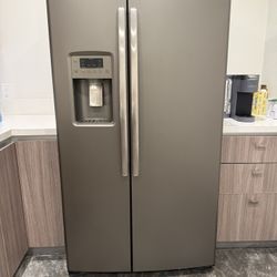 Refrigerator GE