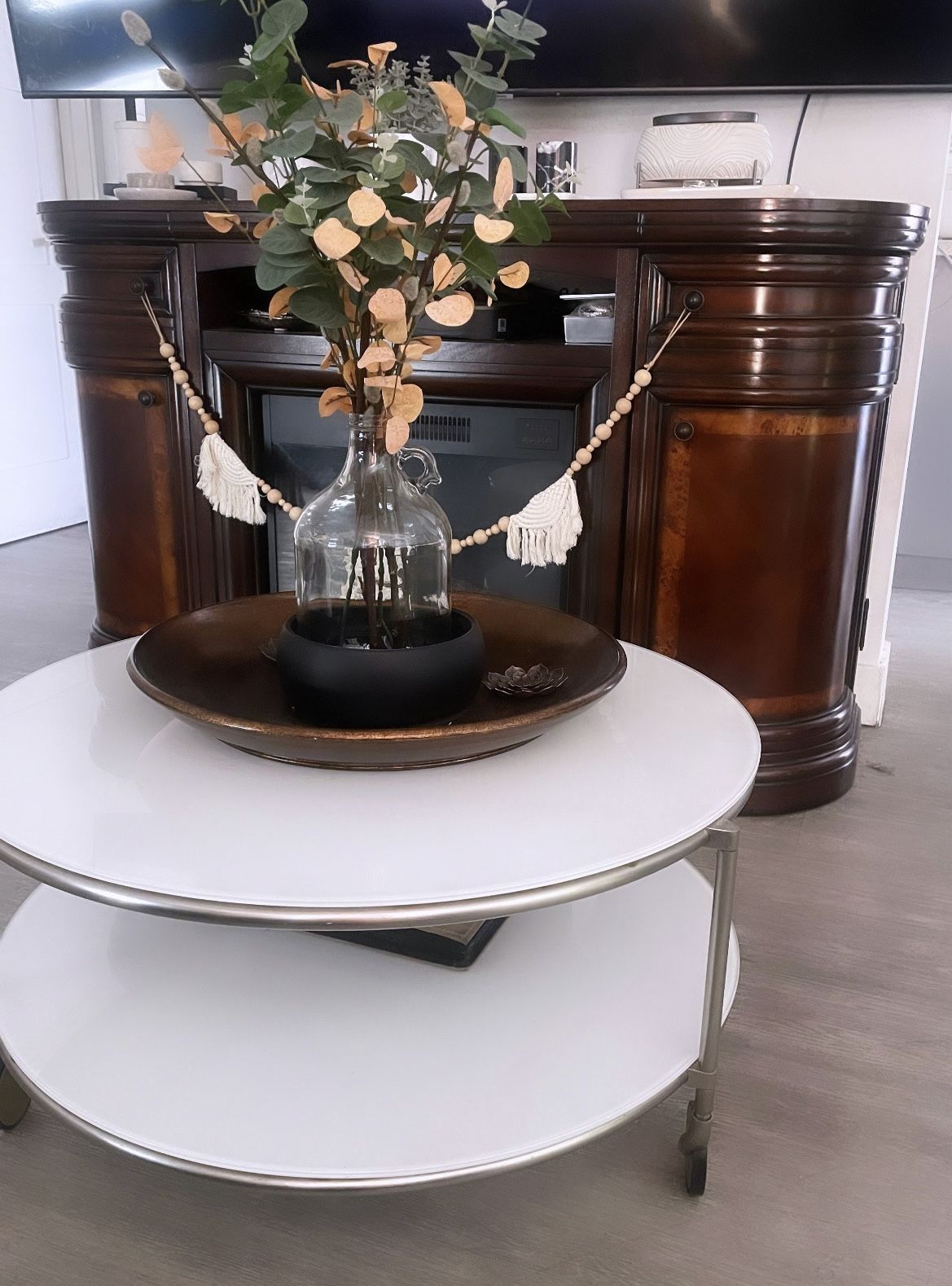 !!EVERYTHING MUST GO!! Dining Room, Water Machine, Coffee Machine, Coffee Table, Breakfast Table, Vanity/Desk, Fireplace.