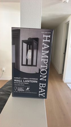 Hampton Bay wall lantern