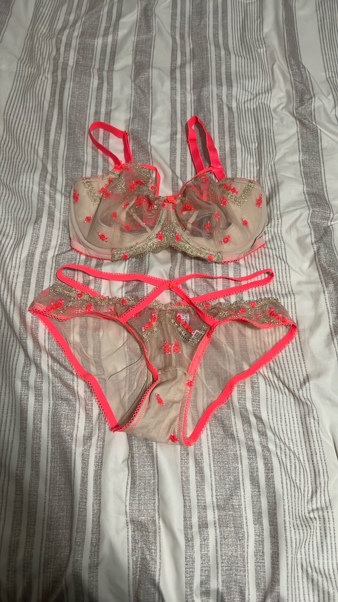 Victoria Secret Bra And Party Set