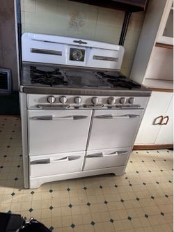 O’keefe & Merritt Stove