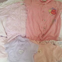 5 Sleepers, 4 onesie's, 1 Terry cloth bottom- Sizes 0-3 months mostly, couple 3-6 months size