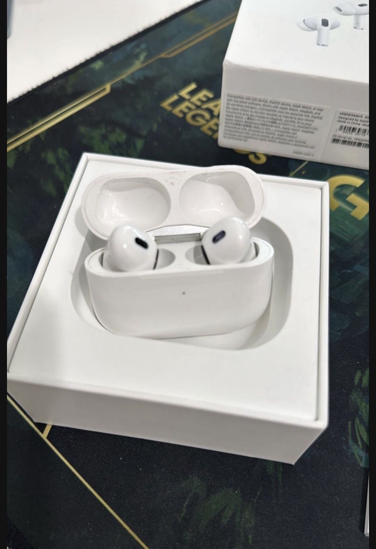 Apple AirPod Pro 2 (2nd generation) New ear Tips, Lightning connection 