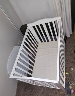 Foldable White Mini Crib
