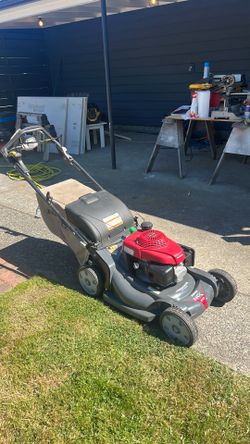 Honda gas lawnmower, HRX217 Honda gas lawnmower, HRX217