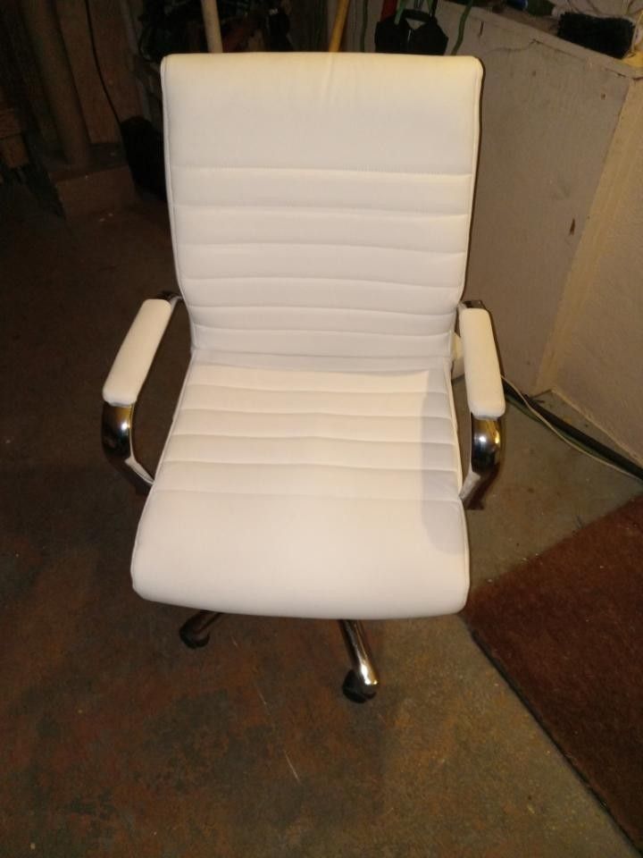 White Leather Office Chair for Sale in Riviera Beach, FL OfferUp