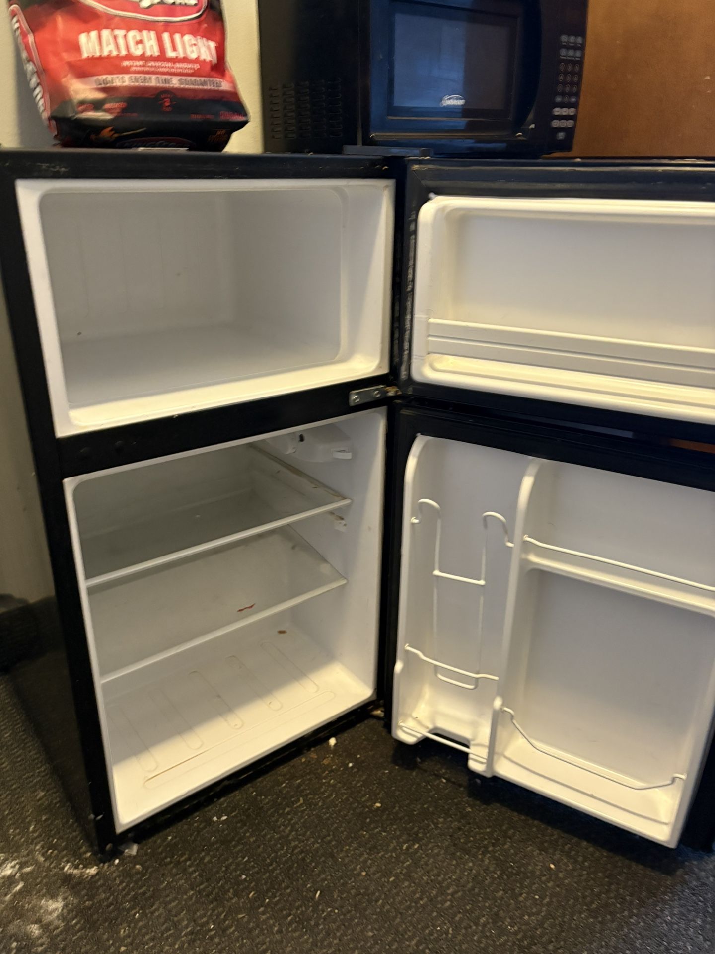 Black And Decker 3.3 Cubic Feet Fridge Freezer Combo
