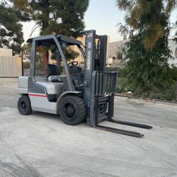 Nissan Pneumatic Forklift 