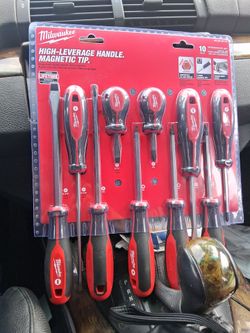10 piece Milwaukee scewdriver set