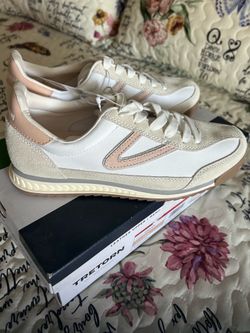 Tretorn woman’s tennis shoe 6.5