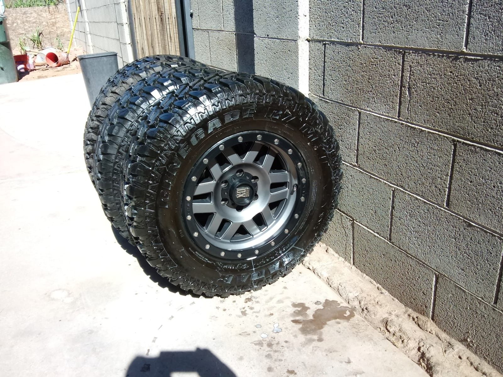 FORD F150 RINES 17 CON LLANTAS NUEVAS TODO TERRENO