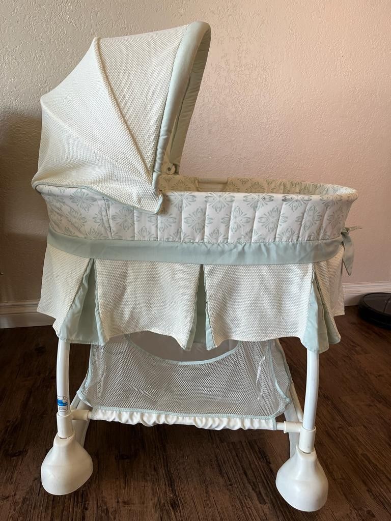Rocking Baby Bassinet Kolcraft Cuddle 'N Care