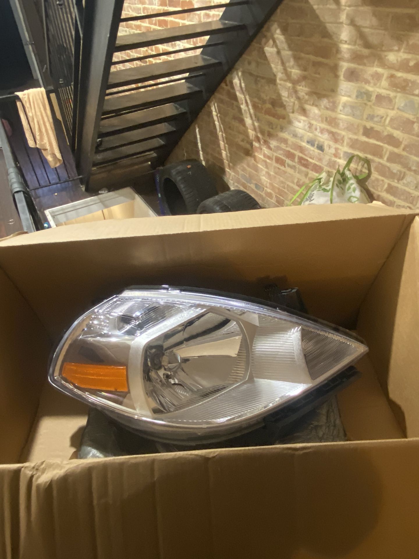 07-12 Nissan Versa OEM Right Headlight Assembly