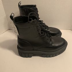 GUESS Women's Logo Black Combat Boots with A Side Zipper and Lace-up Front 7.5 M