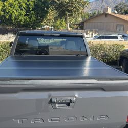 Tapadera Para Trokas dura Que Se Dobla 2016-2024 Toyota Tacoma 6ft
