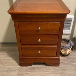 Stanley Furniture 18X24X31" High