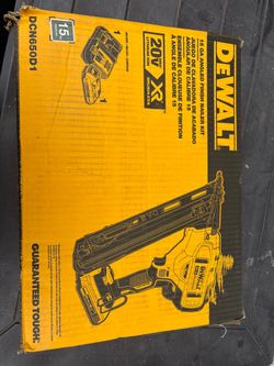 DEWALT DCN650D1 20V MAX XR 15 GA Angled Finish Nailer Kit