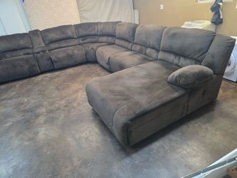Large Gray Microfiber Sectional Sofa with Chaise