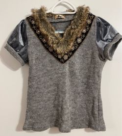 Sweater with fuzzy collar and sequins