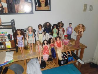 Barbies/ken dolls