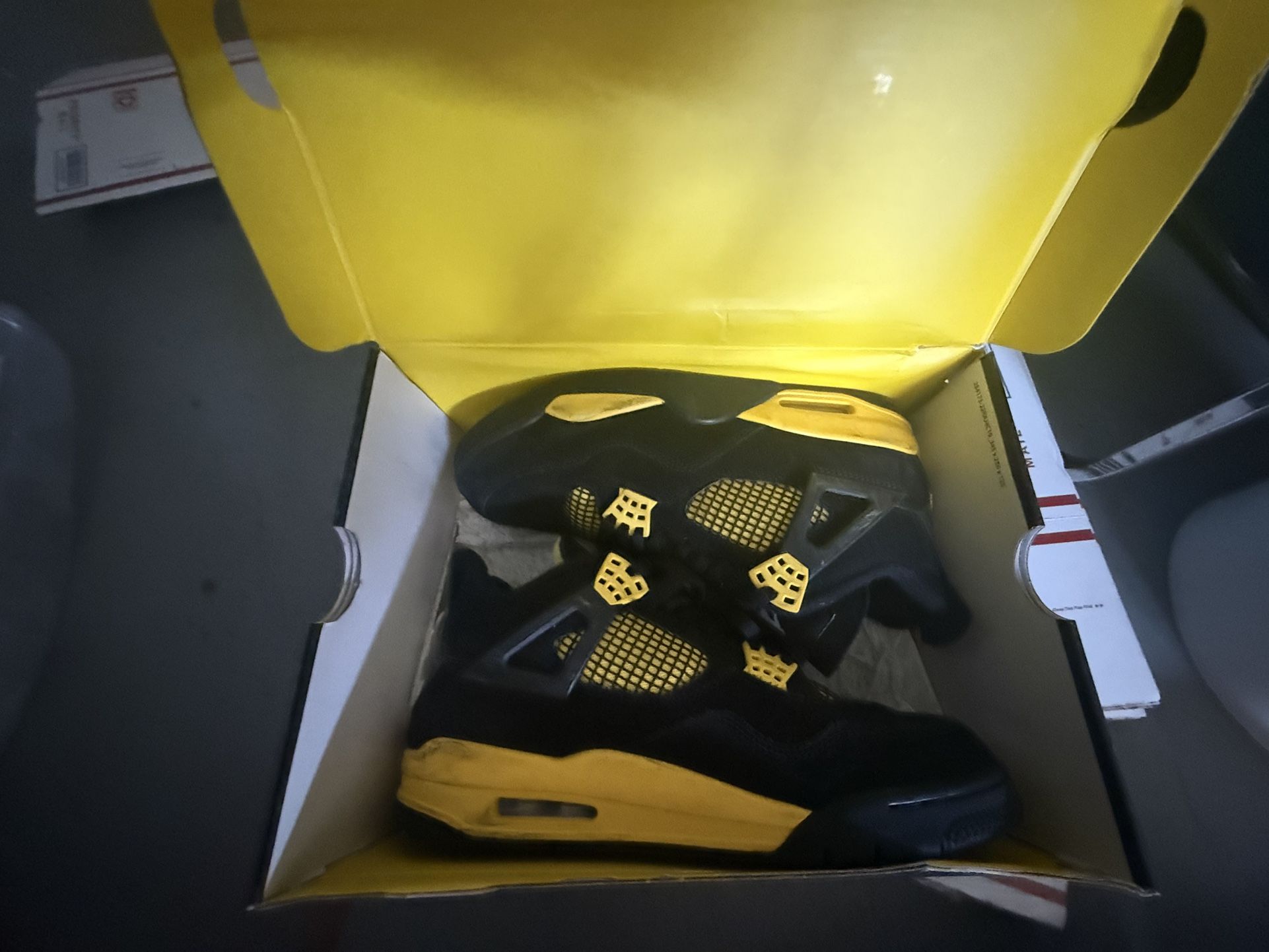 Jordan 4 Thunders, Men's Size 11