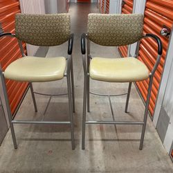 Bar/high top table chairs 