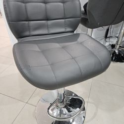 Stools Total Of 4 (4 Sillas)