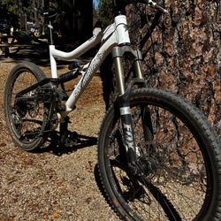 Santa Cruz Bullit Mountain bike Full Suspension 