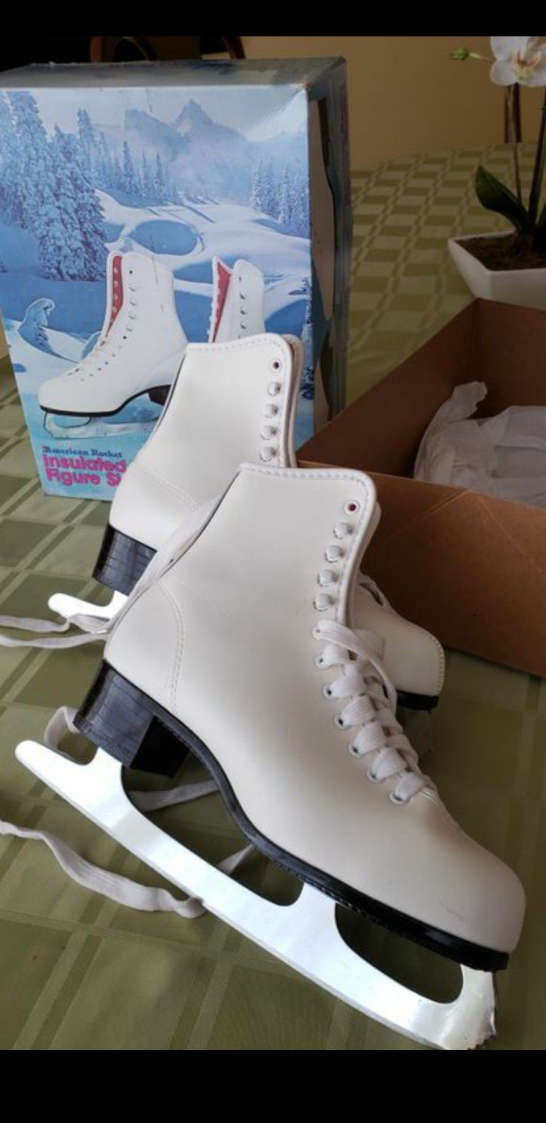 Vintage ice skates American Rocket Insulated Leather Ladies Figure Skates White Size 6