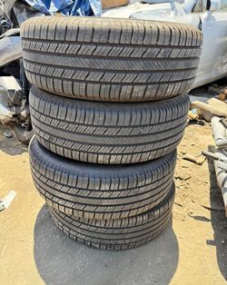 235-55R19 vendo set de llantas MICHELIN usadas en perfecta condición 80%