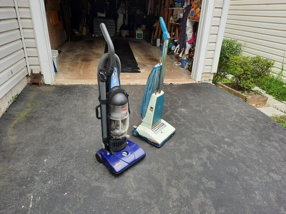 Vacuum Cleaner  Bissell By One Get The  Second One Free