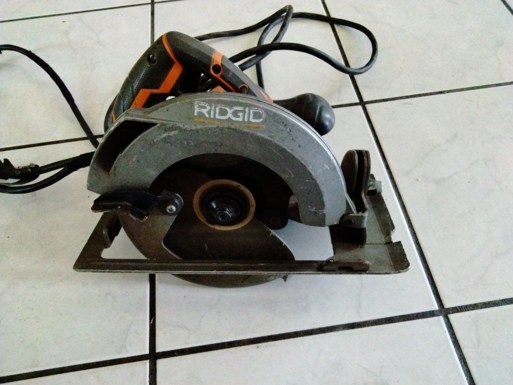 Corded Ridgid 15amp 7-1/4 in Circular Saw