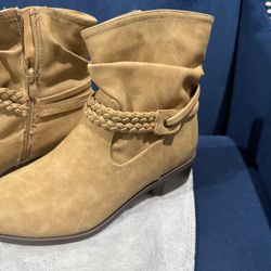 Half Boot Khaki Size 8 New 