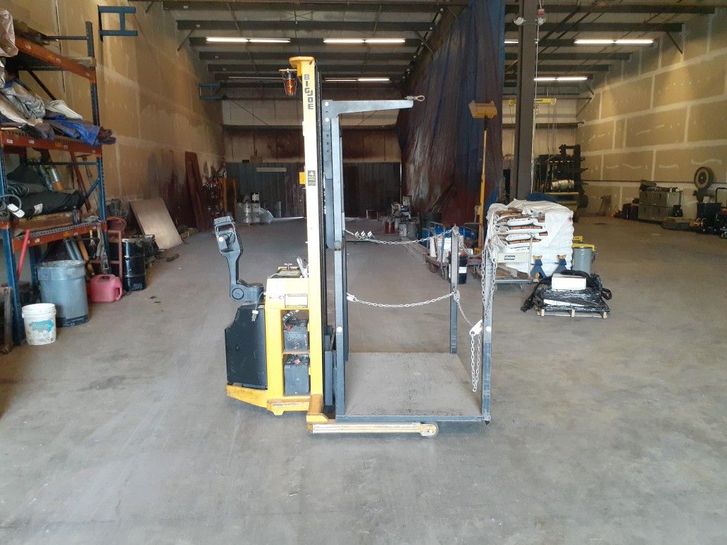 Big Joe Personal Manlift / Order Picker