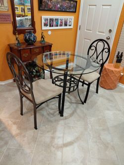 ( USED ) ROUNG GLASS TABLE TOP with TWO CHAIRS